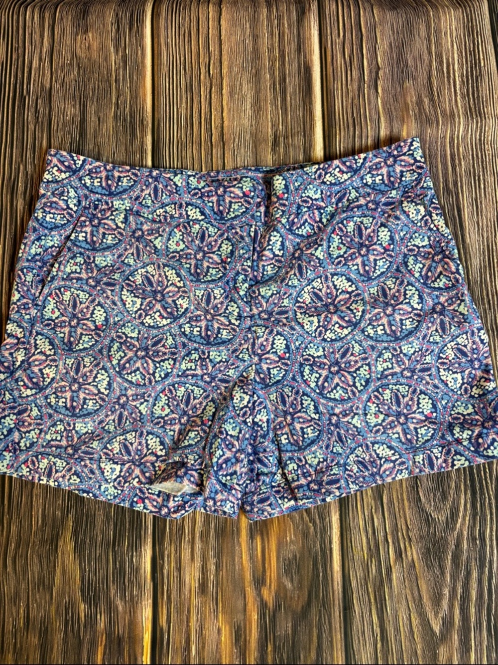 Vineyard Vines Blue Multicolor Medallion High-Waist Women's Shorts (0046)